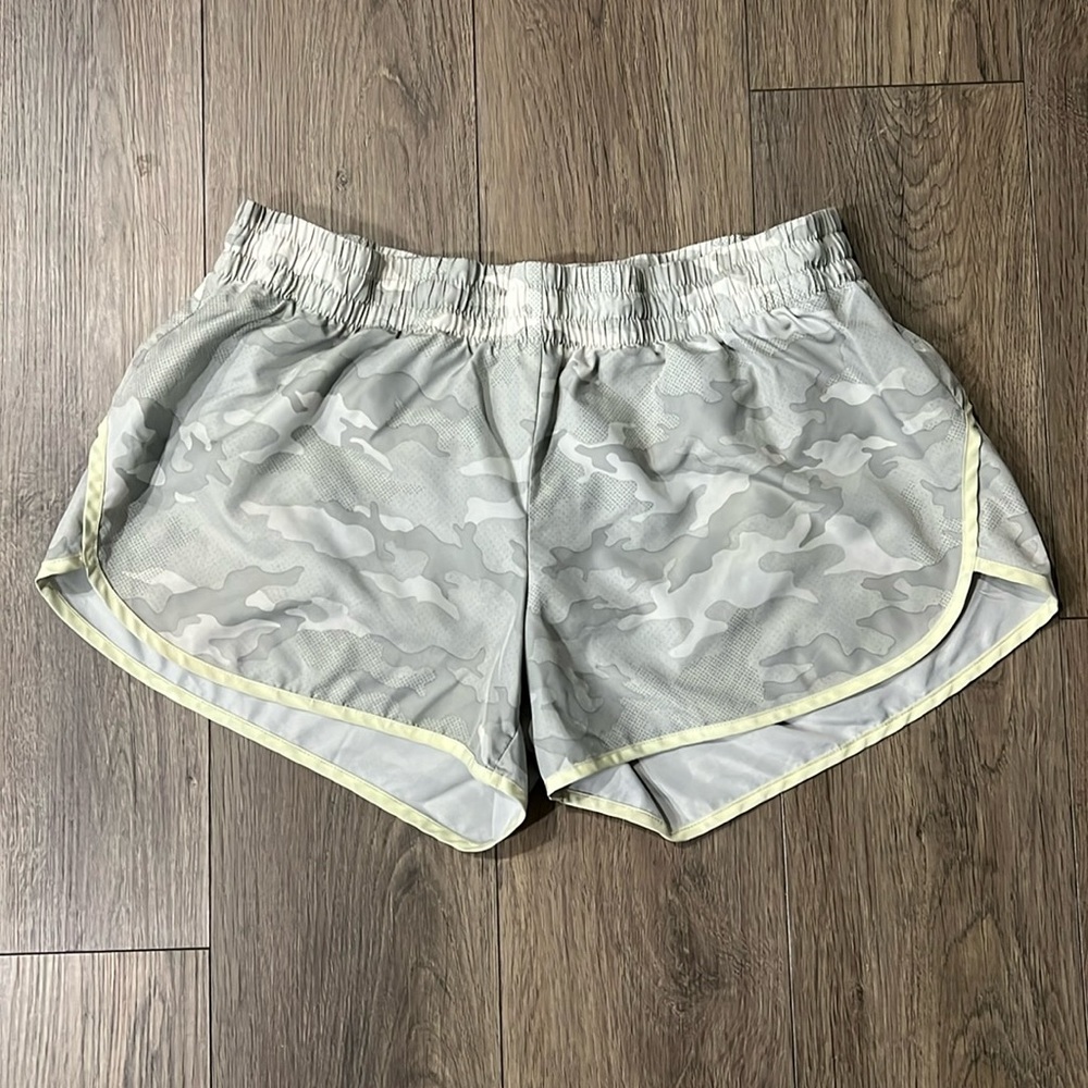 Athletic Workers Women’s Gray‎ Camo Design Lined Athletic Running Shorts 2XL